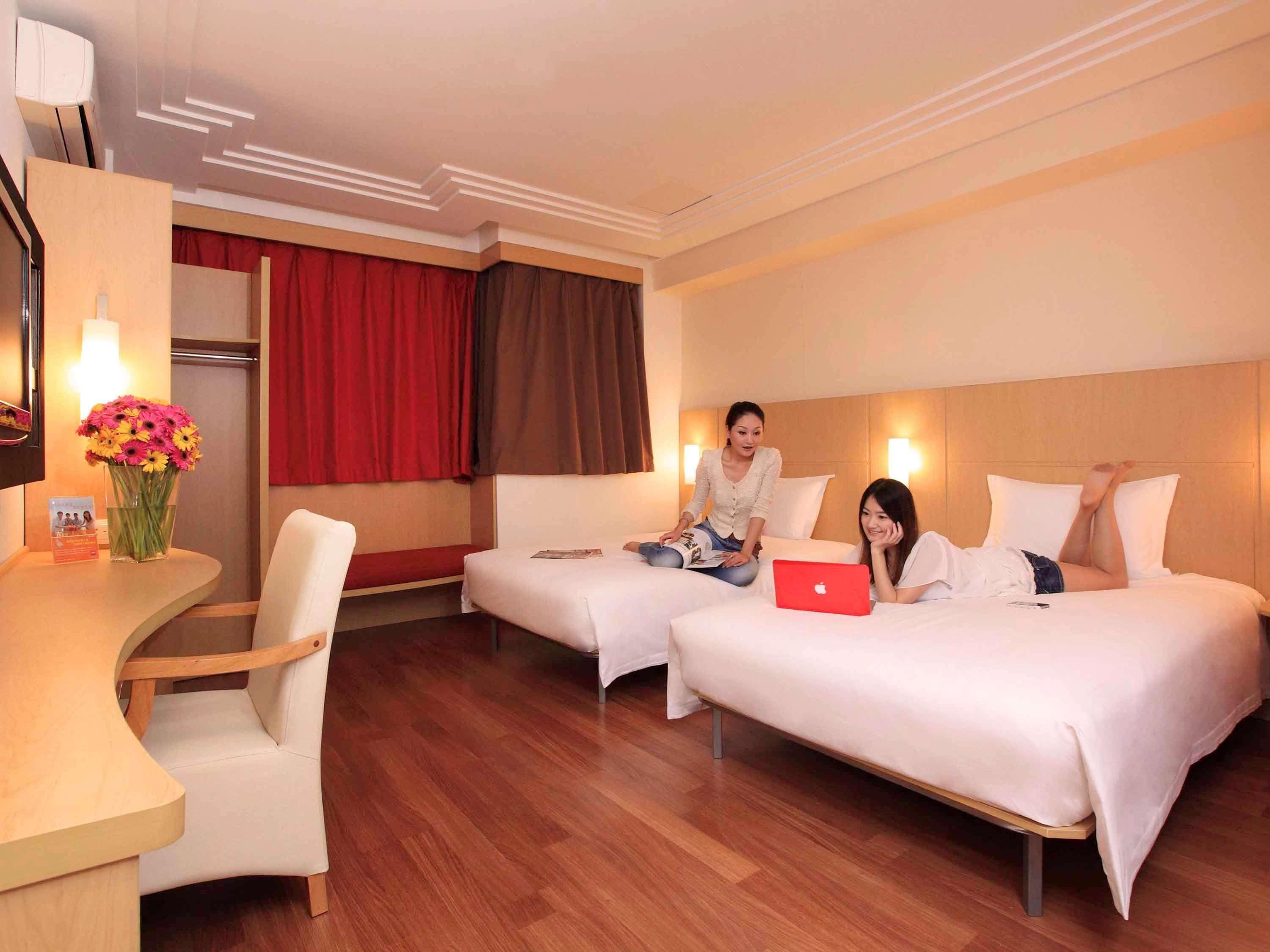 Ibis Shanghai Yu Garden Exterior photo